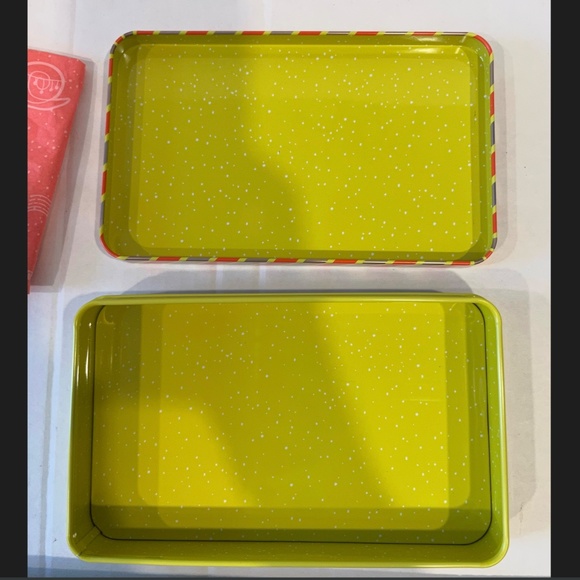 Benefit Cosmetics ~ Laughter is the Best Cosmetic ~ Happy Holidays Postcard Tin - Picture 8 of 9